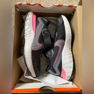 Nike girls athletic sneakers black pink white gray mesh lightweight low top